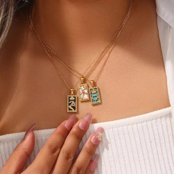 Hiply collar tarot