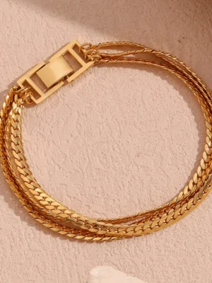 Pulsera con Broche de Cadena de Tres Capas en Acero Inoxidable Chapado en Oro de 18K